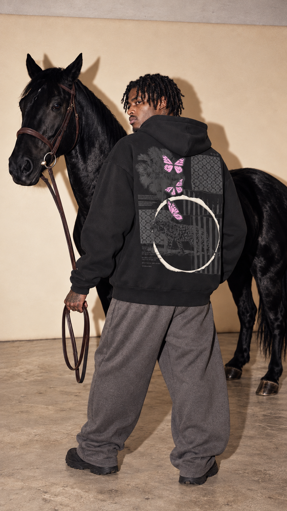 Schwarzer Oversized Hoodie mit Safari Print Vorderseite – AmmoGinni Streetwear kaufen