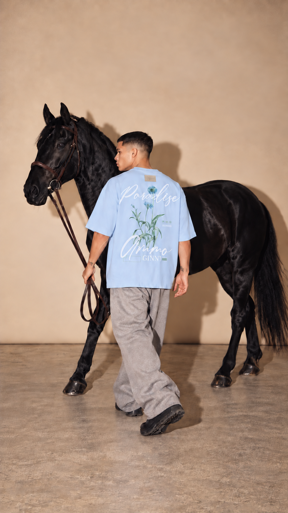 Hellblaues Oversized T-Shirt mit Palmen Print Vorderseite – AmmoGinni Paradise Tee kaufen